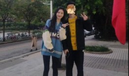 拍视频偶遇吃瓜的人是谁,揭秘视频背后的故事