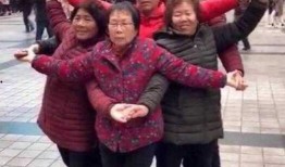 村里吃瓜大妈表情包视频,笑料百出，欢乐无限