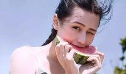 人像图片女吃瓜视频大全,人像图片中的女性吃瓜瞬间