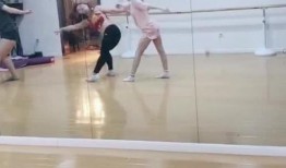 军校跳舞吃瓜视频播放,舞蹈吃瓜视频走红，揭秘军营生活新风尚