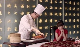 吃瓜夜市夫妻视频播放,揭秘夫妻日常甜蜜瞬间