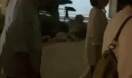 拍视频偶遇吃瓜的人是谁,揭秘视频背后的故事