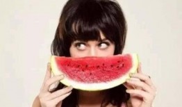 人像图片女吃瓜视频大全,人像图片中的女性吃瓜瞬间