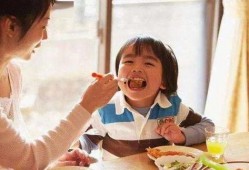 吃麻瓜的宝宝视频播放,萌娃美食瞬间，萌态可掬引网友热议